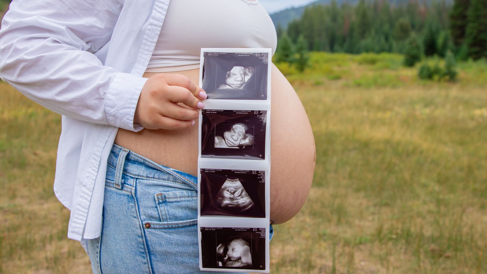 Maternity photo hover
