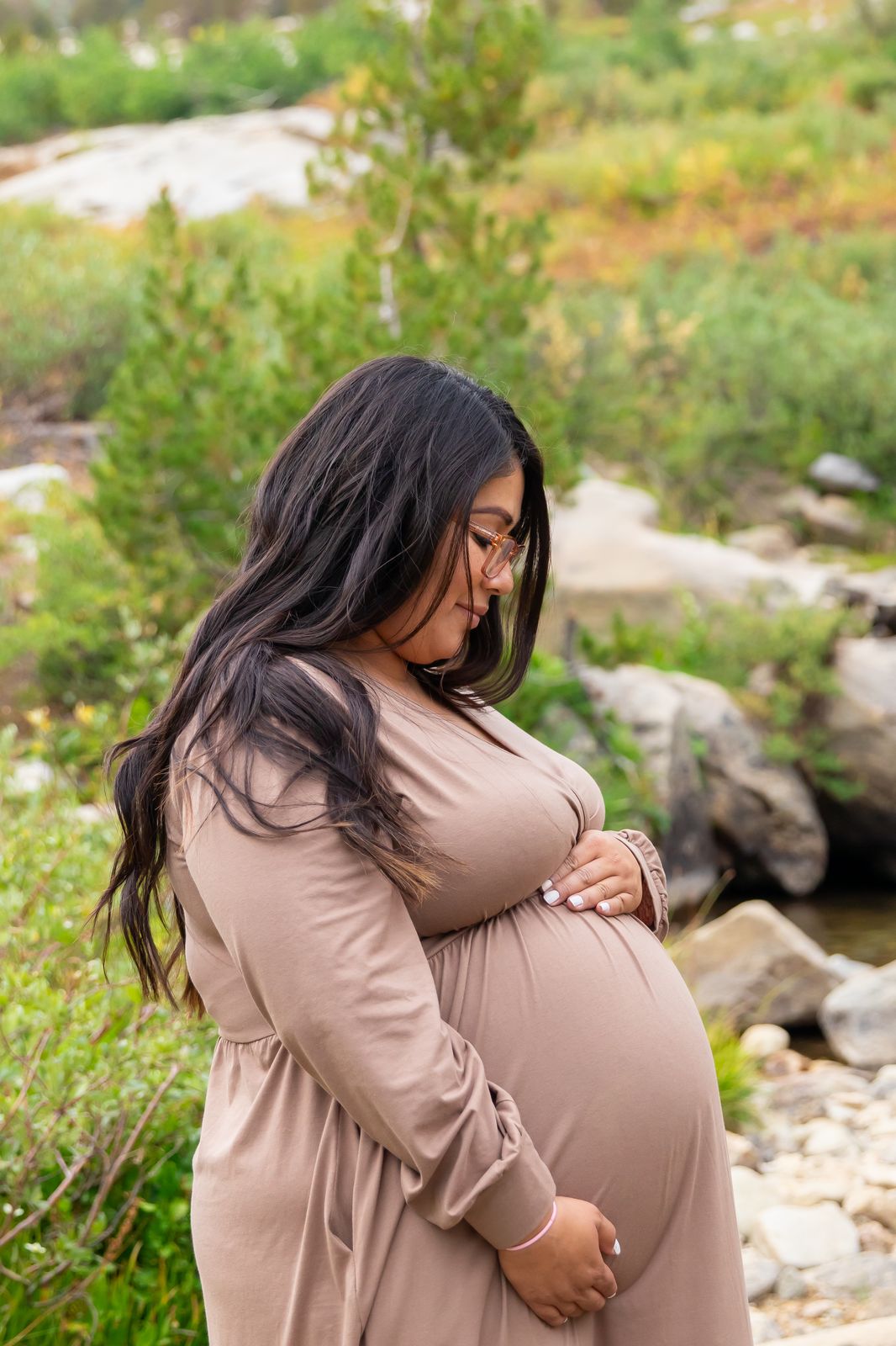 Maternity photo hover