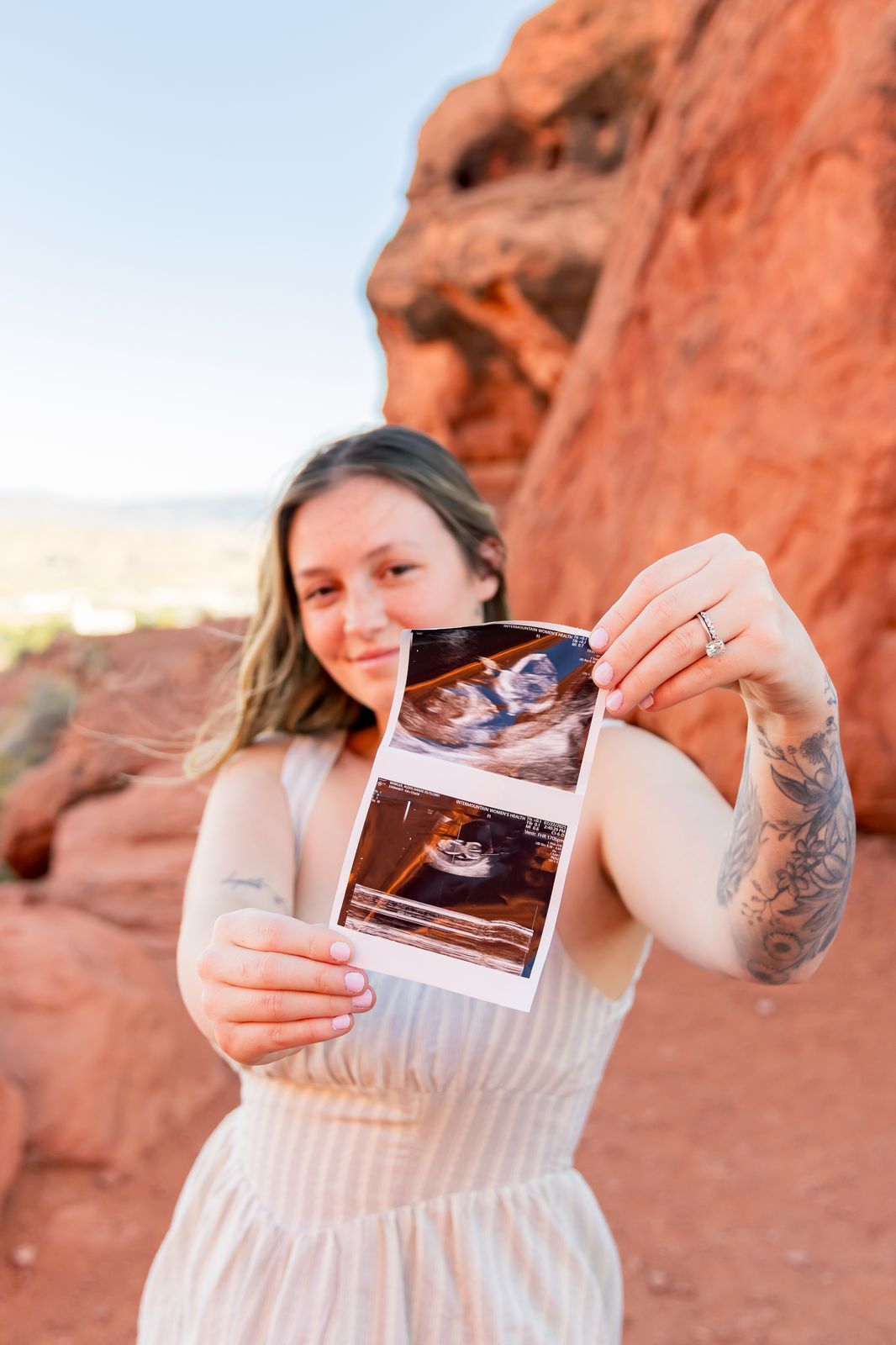 Maternity photo hover