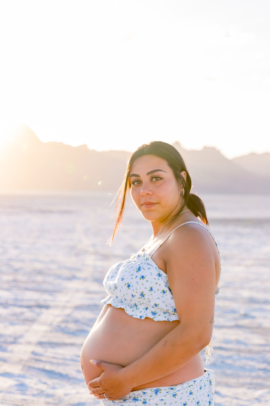 Maternity photo hover